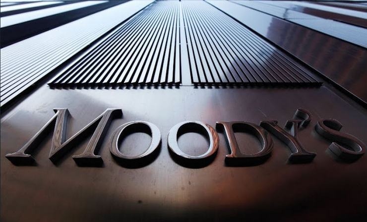 «Χαστούκι» Moody’s στη Βρετανία: Υποβάθμισε την προοπτική του αξιόχρεου λόγω Brexit