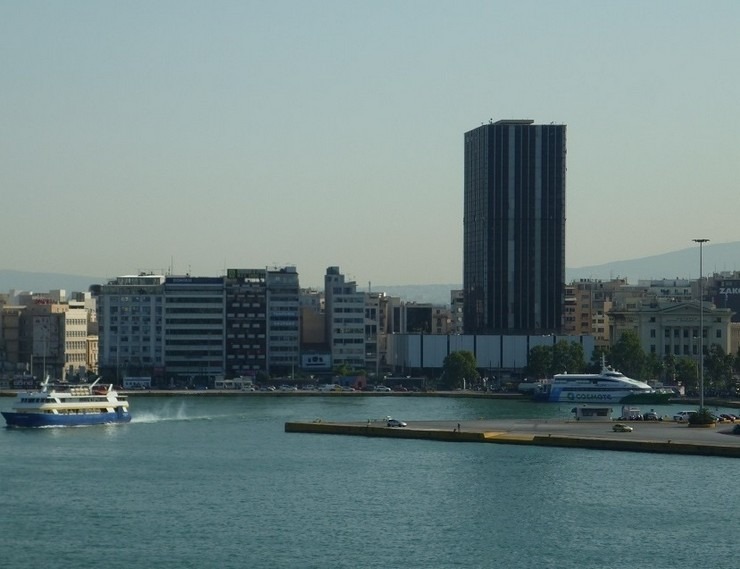 Μείωση 5% σε όλες τις κατηγορίες δημοτικών τελών στον Πειραιά- 50% για τρίτεκνους