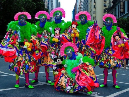 Bate-Bola, το εναλλακτικό, τέως "κακόφημο" καρναβάλι του Ρίο (video) | Sofokleousin