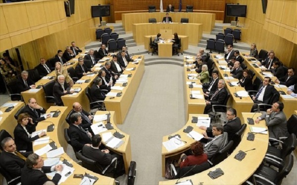 Υπουργείο Οικονομικών Κύπρου.  Στις περιπέτειες, εάν ο προϋπολογισμός δεν ψηφιστεί ξανά