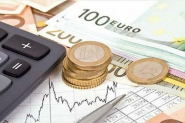 Επαγγελματίες και αγρότες: Αυτές είναι οι νέες ασφαλιστικές εισφορές για το 2026