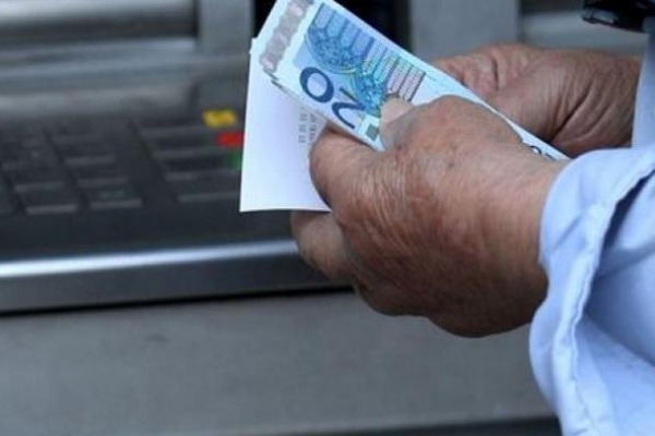 Συντάξεις: Αυξήσεις… φιλοδώρημα 18 ευρώ