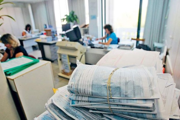 Βαθύ κούρεμα φόρων και προστίμων για όσους αποσύρουν τις δικαστικές προσφυγές