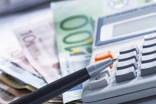 Παράταση 7 μηνών για τη διαπόμπευση των μεγαλοοφειλετών