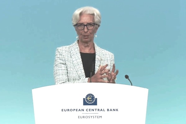 Λαγκάρντ: Ανησυχούμε για τον πληθωρισμό, αντέχει η ανάπτυξη