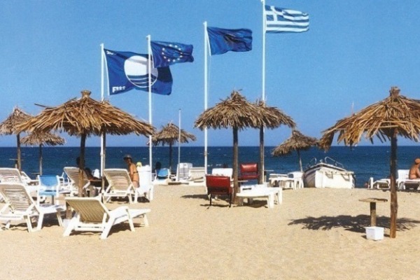 Δορυφόροι και drones πάνω από τις παραλίες