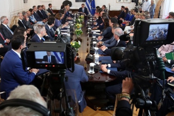 Πολιτικός Γολγοθάς- Δίλημμα Μητσοτάκη: Φθορά ή ρίσκο εκλογών;  