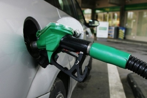 Καύσιμα: «Άσφαιρα» μέτρα για τον καταναλωτή - Στο απυρόβλητο τα διυλιστήρια