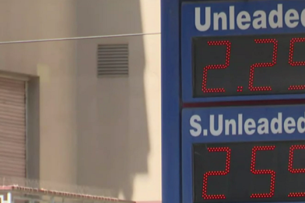 Εκνευρισμός στο Μαξίμου για τις μειώσεις φόρων στα καύσιμα σε χώρες της ΕΕ