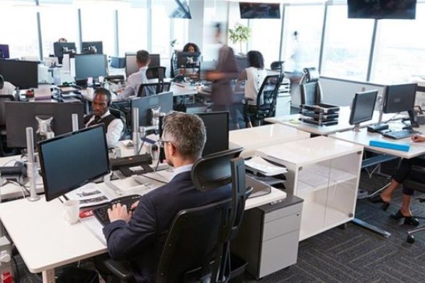 Επιστροφή στο brain drain: Επτά στους 10 νέους δεν βλέπουν προοπτικές εργασίας στην Ελλάδα