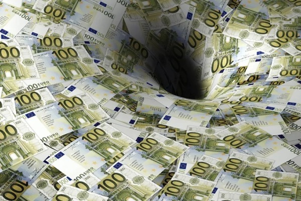 Καμπανάκι ΔΝΤ για χρέος: Κόψτε δαπάνες από συντάξεις, άμυνα και περιβάλλον