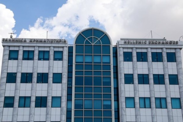 Οι φήμες για έκτακτη εισφορά "βούλιαξαν" το χρηματιστήριο
