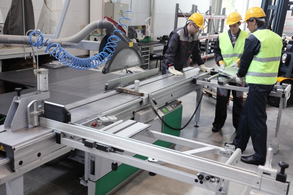 ΟΟΣΑ: Δουλεύουν αλλά δεν… παράγουν οι Έλληνες – Κλειδί για την οικονομία η παραγωγικότητα