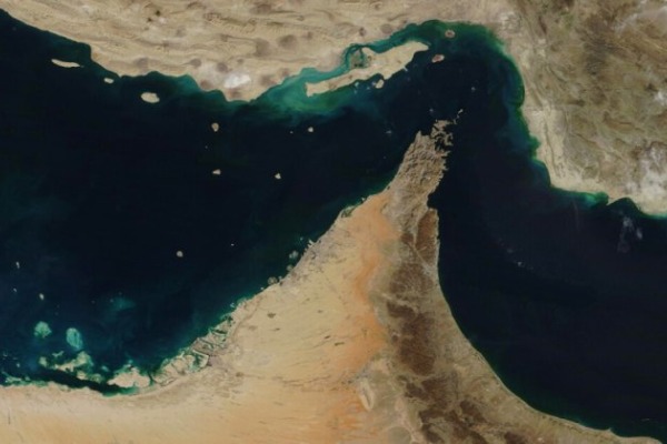 To Ιράν έκλεισε ξανά τα Στενά του Ορμούζ - Ψυχρολουσία για εμπόριο, ναυσιπλοΐα και αγορές