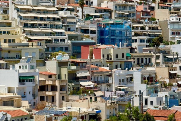 Πρόταση ΔΝΤ για προσιτή στέγη: Φορολογήστε τα κενά ακίνητα, χτίστε κοινωνικές κατοικίες 