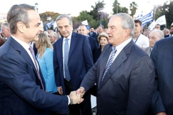 Παρεμβάσεις Καραμανλή με «καρφιά» για Μητσοτάκη -Θρυαλλίδα εξελίξεων