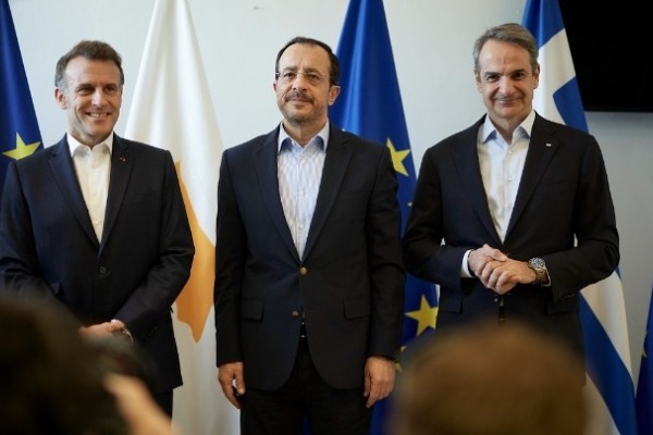 Η Γαλλία ανοίγει ομπρέλα σε Ελλάδα και Κύπρο