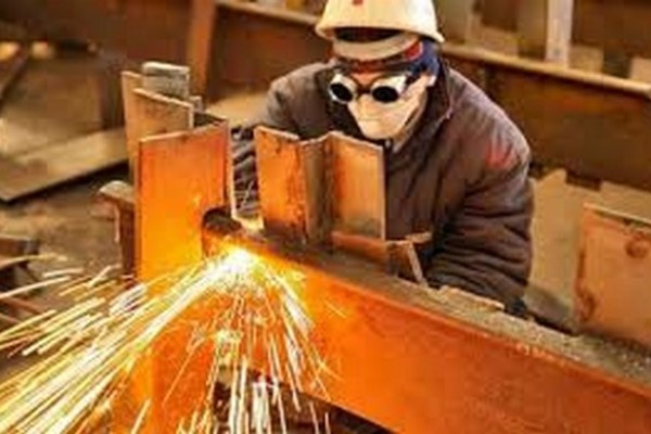 Το ελληνικό παράδοξο της παραγωγικότητας: Δουλεύουμε πολύ, παράγουμε λίγο