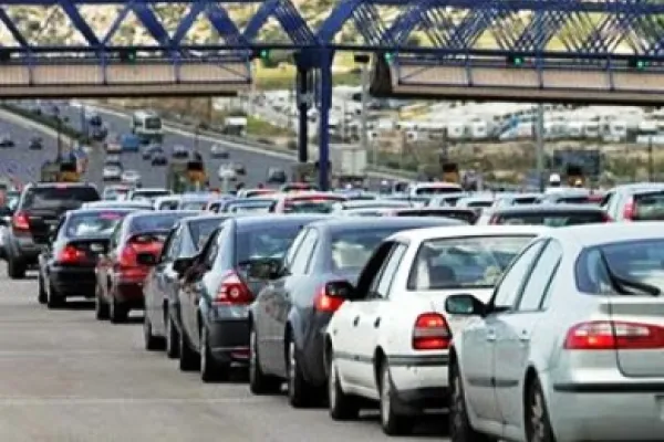Σε συγγενείς, φίλους και στα χωριά τους κάνει διακοπές το 52% των Ελλήνων!