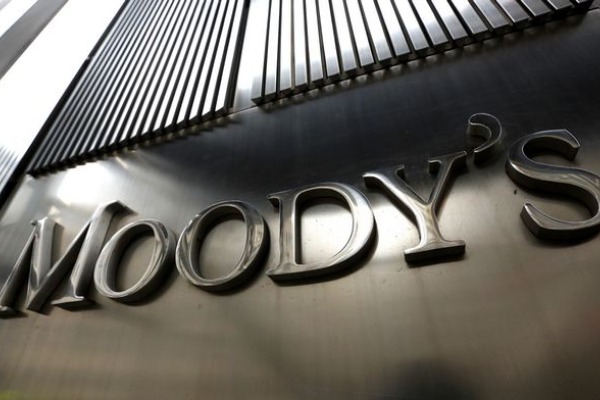 Moody’s: Αυξάνεται το πολιτικό ρίσκο – Τα σενάρια των εκλογών