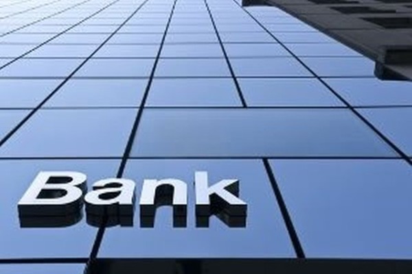 Τράπεζες: Μεγάλα κέρδη, μικρές αυξήσεις μισθών στο προσωπικό