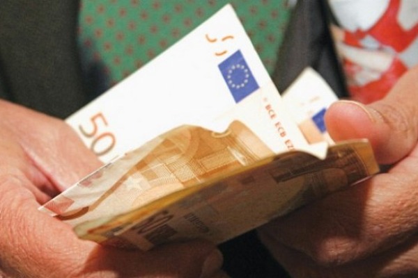 Με 392 ευρώ τον μήνα ζουν τα φτωχά νοικοκυριά της Ελλάδας!