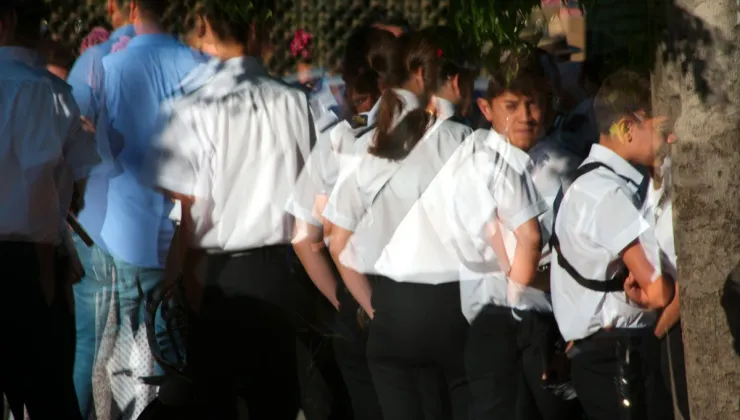 Όταν επιστροφή στο σχολείο σημαίνει και... αλεξίσφαιρη τσάντα