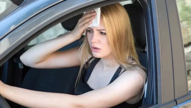 Καύσωνας και οδήγηση: Συμβουλές για να μην «ψηθείτε» μέσα στο αυτοκίνητο