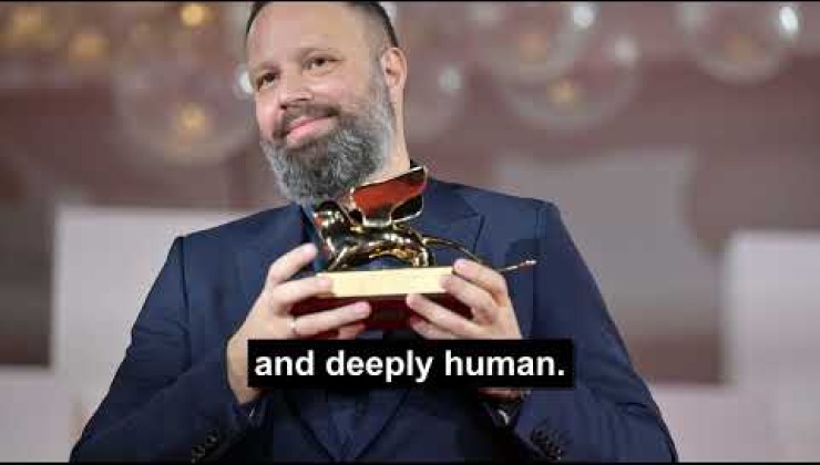 Με χιούμορ, η Ντακότα Τζόνσον αυτοπροτείνεται στον Λάνθιμο και πειράζει την Έμα Στόουν