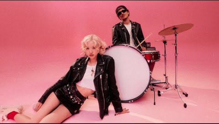 Το "APT" των Bruno Mars και Rosé το πρώτο single σε πωλήσεις διεθνώς το 2025 (+video)