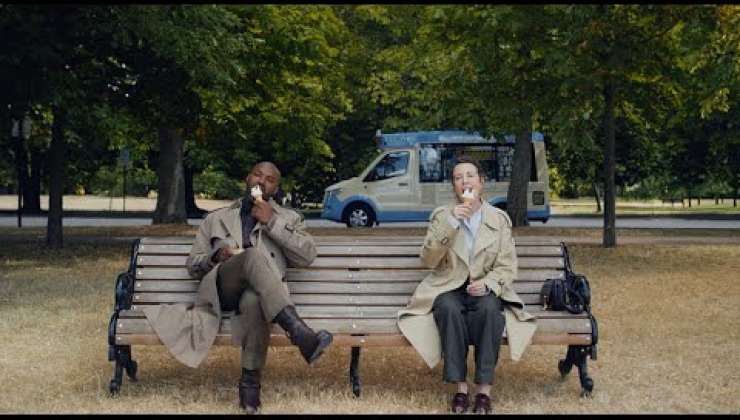 Η Olivia Colman στη νέα καμπάνια της Burberry σε σκηνοθεσία John Madden (+video)