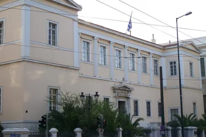 ΣτΕ: «Μπλόκο» στην επαναφορά των επιδομάτων εορτών και αδείας στο Δημόσιο