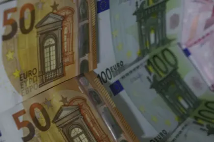 «Φέσια» 3,55 δισ. ευρώ στους ιδιώτες από το κράτος παρά τα υπερπλεονάσματα