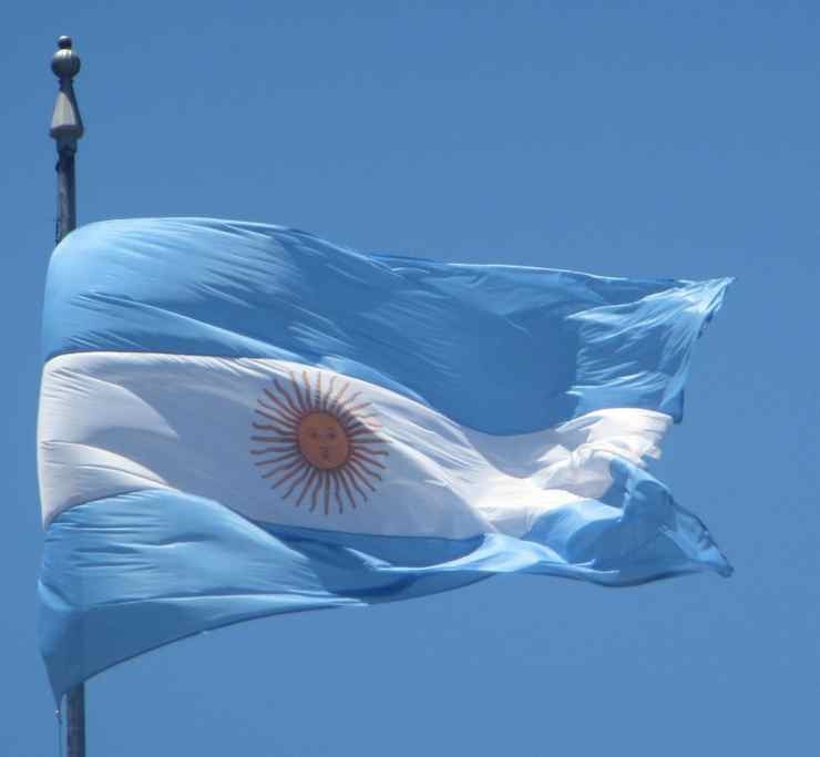 Ξανά στη «μέγγενη» του ΔΝΤ η Αργεντινή 