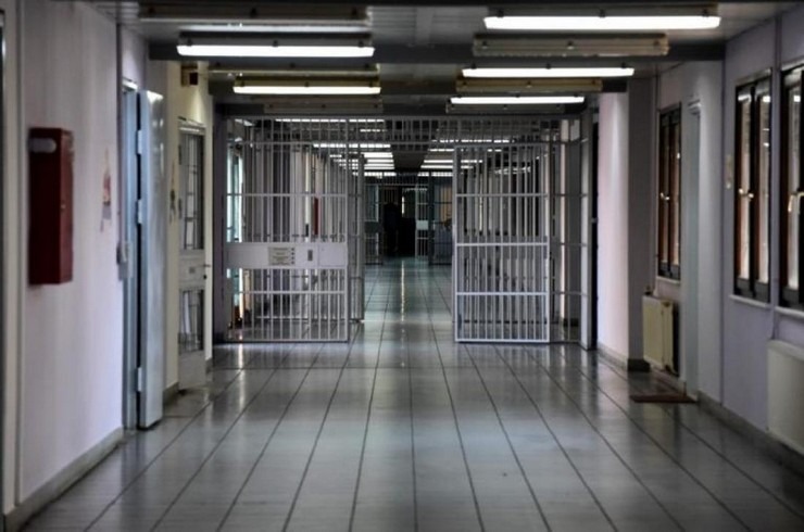 Στη φυλακή 35χρονος που παρίστανε τον αστυνομικό και κατείχε υλικό παιδικής  πορνογραφίας | Sofokleousin.gr