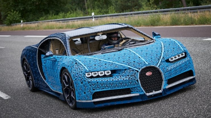 Bugatti Chiron από πλαστικό