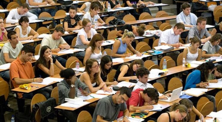 Ποιοί 18άρηδες υποβάλουν φέτος φορολογική δήλωση Ποιοί 18άρηδες εξαιρούνται από την υποβολή φορολογικής δήλωσης