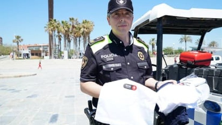 Βαρκελώνη, κλέβουν ρούχα στις παραλίες