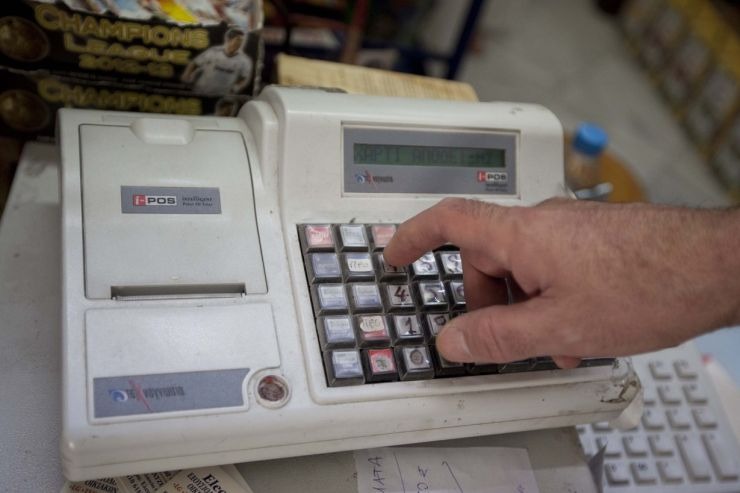 Από τα 350.000 POS που πρέπει να συνδεθούν μέχρι αύριο με τις ταμειακές μηχανές και το Taxisnet, μόλις 50.000 είναι online