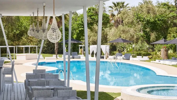 Προσύμφωνο BriQ για την εξαγορά του «Mr & Mrs White Corfu»