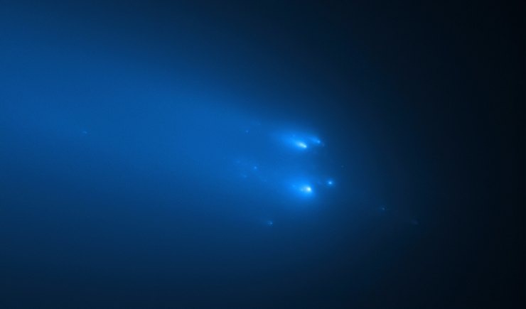 Κομήτης Άτλας, κομμάτια