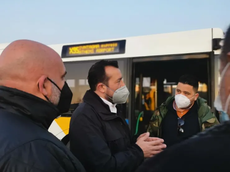 Παππάς: Ακινητοποιημένα τα λεωφορεία που παρέλαβαν οι Μητσοτάκης-Καραμανλής