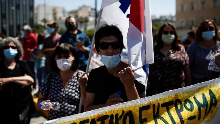 Απεργιακή συγκέντρωση στο Σύνταγμα: Το νομοσχέδιο είναι για τα σκουπίδια