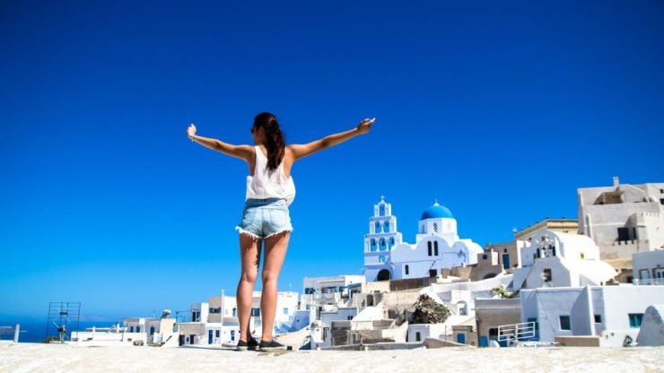 Σύμφωνα με την Τράπεζα της Ελλάδος τόσο οι αφίξεις ξένων τουριστών όσο και οι εισπράξεις είναι κάτω από τον υψηλό πήχη του 2019