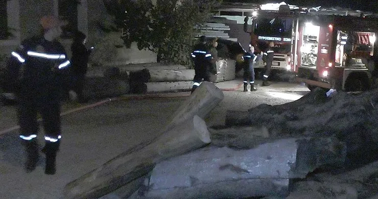 Κέρκυρα: Έγινε στάχτη αποθήκη ξυλείας στο χωριό Βελονάδες 