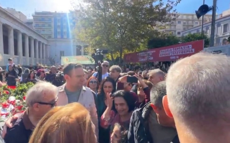  Στεφάνι στο μνημείο του Πολυτεχνείου κατέθεσε ο Στέφανος Κασσελάκης 