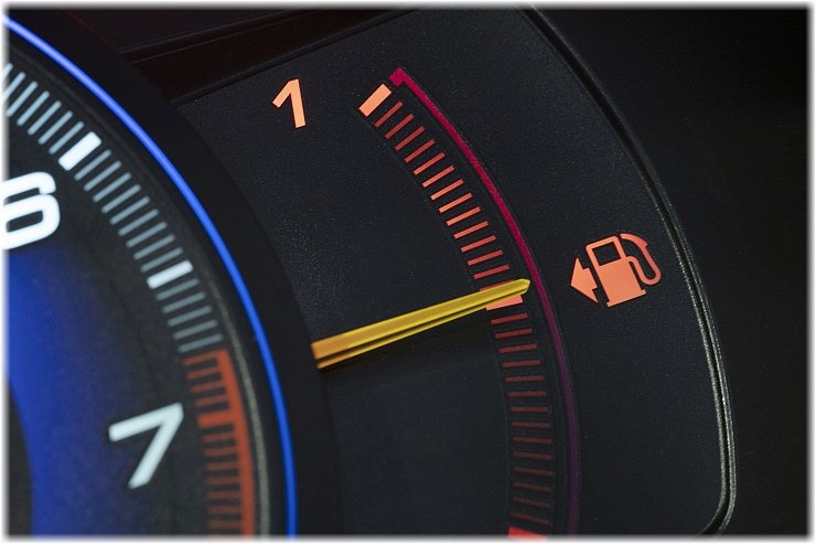 O Τραμπ ακυρώνει τα πρότυπα Μπάιντεν, "φρενάρει" τα ηλεκτρικά οχήματα