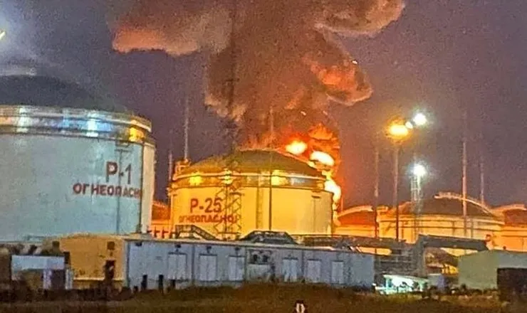 Η Ουκρανία χτυπάει ρωσικά διυλιστήρια - Τεράστιο (και) το περιβαλλοντικό κόστος