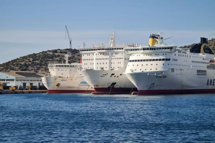 Κορυφώνεται η έξοδος των αδειούχων – Χιλιάδες αναχωρούν από τα λιμάνια