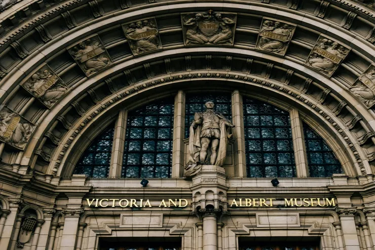 Βρετανία: Οι εργαζόμενοι του Victoria and Albert Museum απεργούν για μισθούς και καλύτερες συνθήκες εργασίας